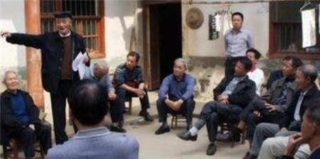 宅发现一箱200年前的旧书揭开一盛世家族j9九游会真人第一品牌长沙老师清理祖传老(图3)