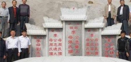 宅发现一箱200年前的旧书揭开一盛世家族j9九游会真人第一品牌长沙老师清理祖传老(图5)